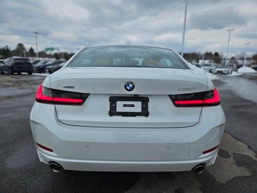 2023 BMW 330 i xDrive