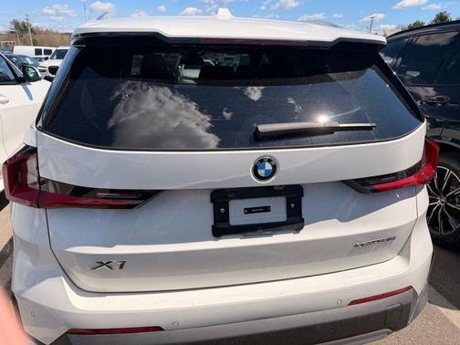Alpine White 2023 BMW X1 xDrive28i
