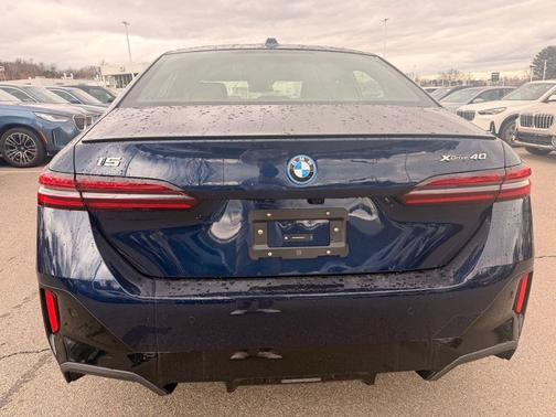 Tanzanite Blue II Metallic 2026 BMW i5 xDrive40
