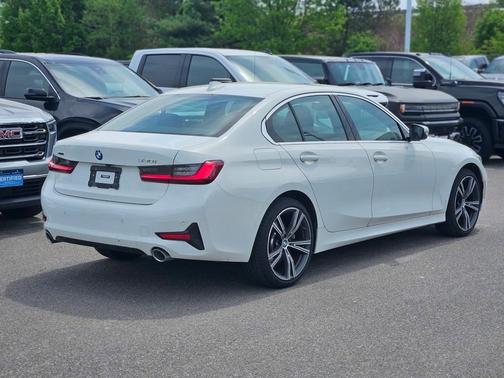 2022 BMW 330 i xDrive