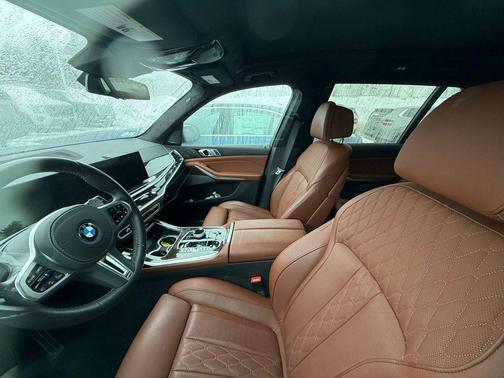 2025 BMW X7 M60i