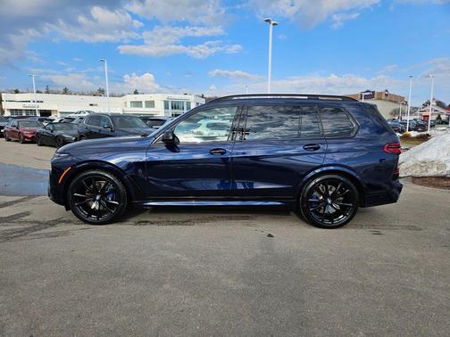 2025 BMW X7 M60i