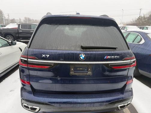 2025 BMW X7 M60i