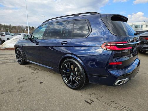 2025 BMW X7 M60i