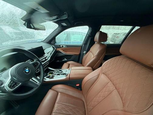 2025 BMW X7 M60i