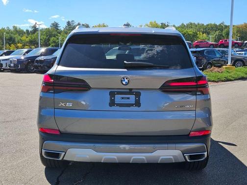 Gray Metallic 2026 BMW X5 xDrive40i