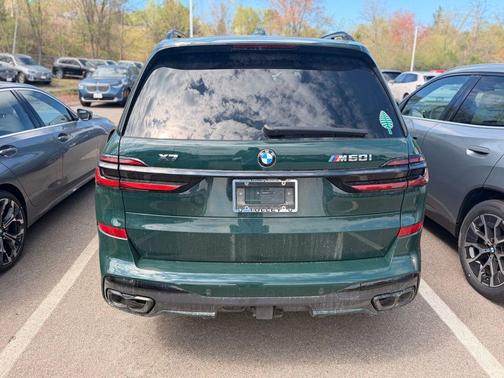 Green 2025 BMW X7 M60i