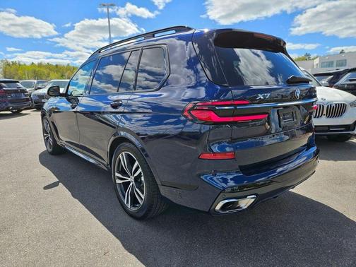 Tanzanite Blue II Metallic 2026 BMW X7 xDrive40i