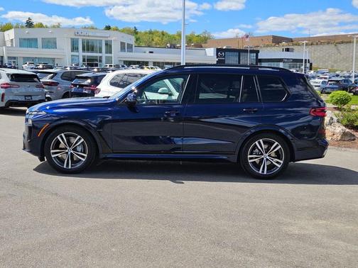 Tanzanite Blue II Metallic 2026 BMW X7 xDrive40i