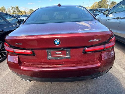Aventurin Red Metallic 2023 BMW 540 i xDrive