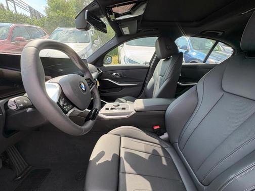 2025 BMW 330 i xDrive