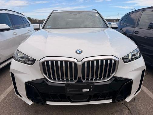 Mineral White Metallic 2024 BMW X5 xDrive40i