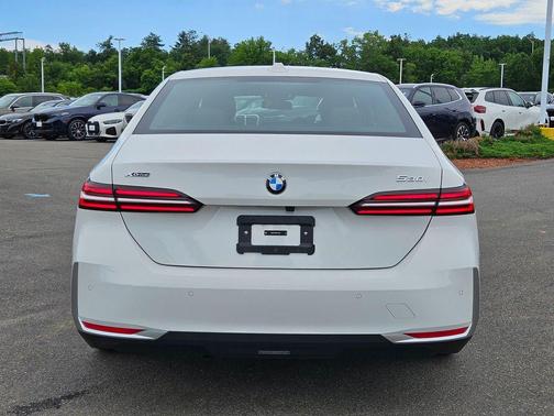 Alpine White 2024 BMW 530 i xDrive