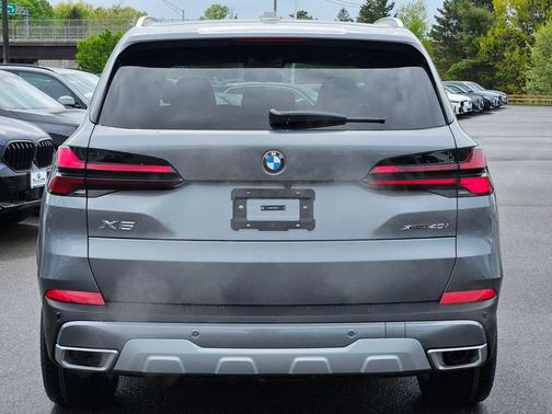 Gray Metallic 2026 BMW X5 xDrive40i
