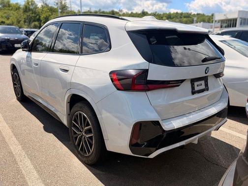 Alpine White 2023 BMW X1 xDrive28i