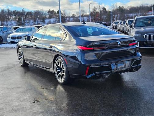 2025 BMW 760 760i xDrive