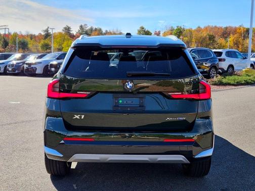 San Remo Green Metallic 2025 BMW X1 xDrive28i
