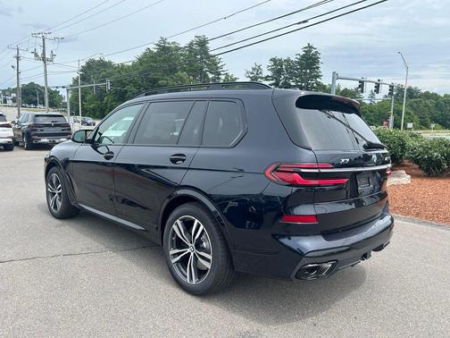 Carbon Black Metallic 2027 BMW X7 M60i