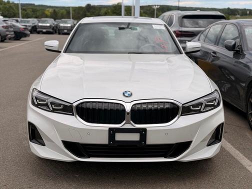 Mineral White Metallic 2025 BMW 330 i xDrive