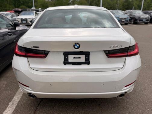 Mineral White Metallic 2025 BMW 330 i xDrive
