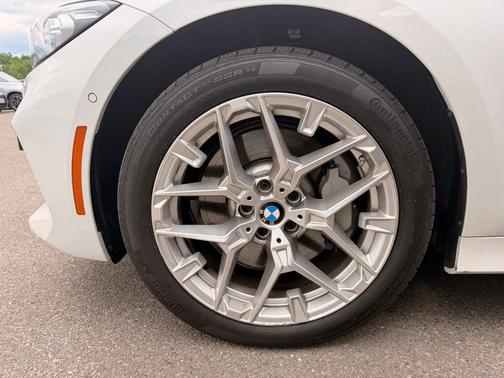 Mineral White Metallic 2025 BMW 330 i xDrive