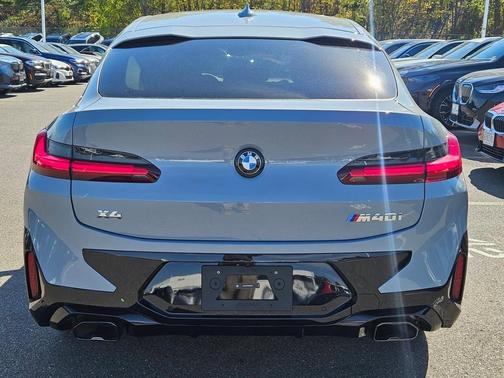 2025 BMW X4 M40i