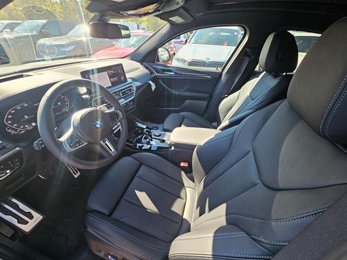 2025 BMW X4 M40i