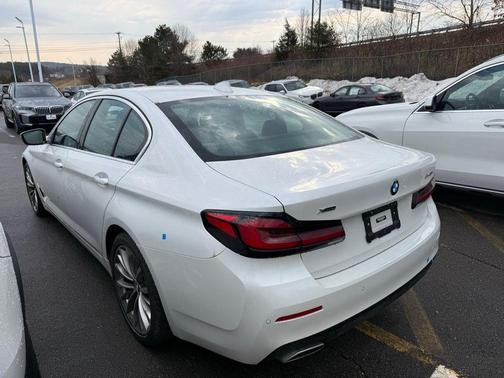 Mineral White Metallic 2023 BMW 540 i xDrive