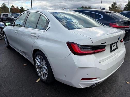 2025 BMW 330 i xDrive