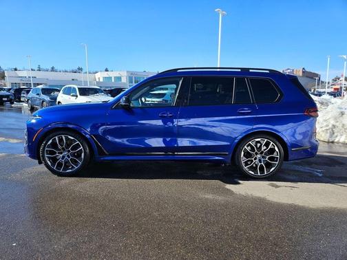 2023 BMW X7 M60i