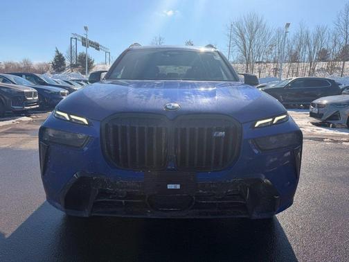 2023 BMW X7 M60i