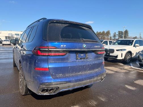 2023 BMW X7 M60i