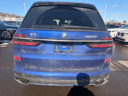 2023 BMW X7 M60i