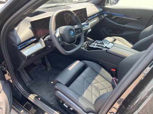 2025 BMW i5 xDrive40