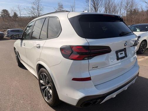 Mineral White Metallic 2026 BMW X5 M60i