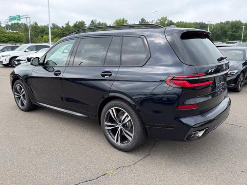 Carbon Black Metallic 2027 BMW X7 xDrive40i