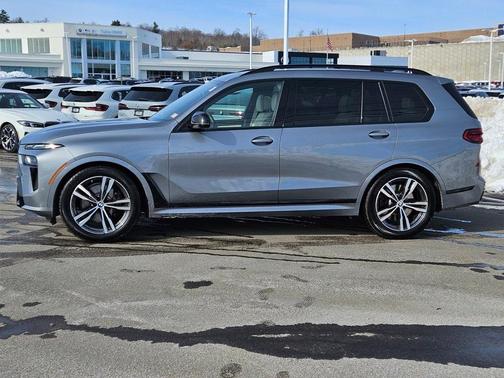 2025 BMW X7 M60i