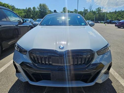 2025 BMW 550e xDrive