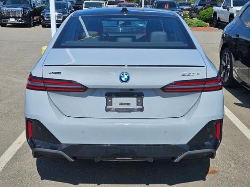 2025 BMW 550e xDrive