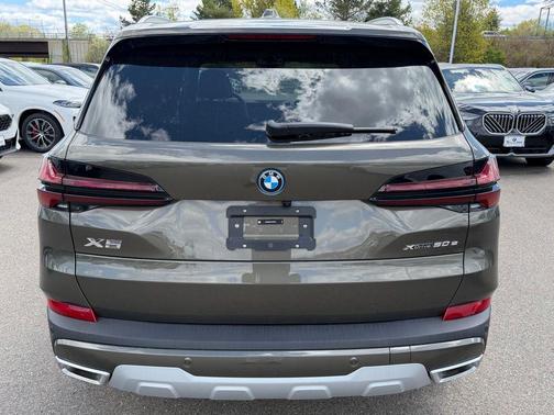 Manhattan Green Metallic 2026 BMW X5 PHEV xDrive50e