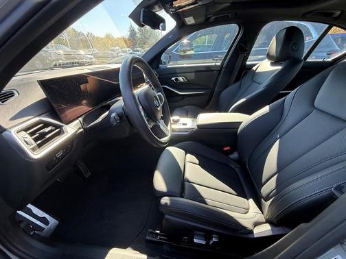 2023 BMW 330 i xDrive
