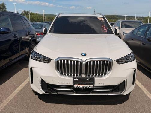 Mineral White Metallic 2024 BMW X5 xDrive40i