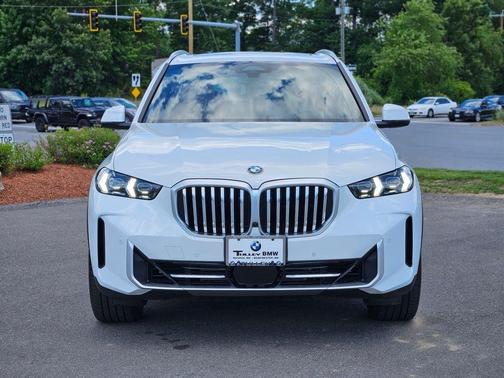 Mineral White Metallic 2024 BMW X5 xDrive40i