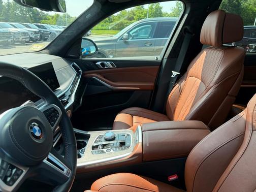 2025 BMW X7 M60i