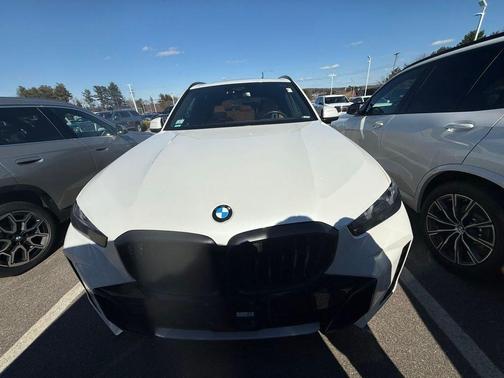 Mineral White Metallic 2024 BMW X5 xDrive40i
