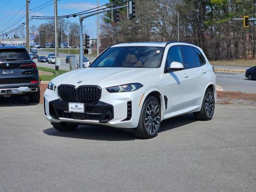 Mineral White Metallic 2024 BMW X5 xDrive40i