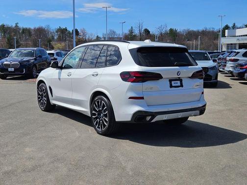 Mineral White Metallic 2024 BMW X5 xDrive40i
