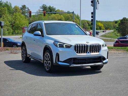 Mineral White Metallic 2024 BMW X1 xDrive28i