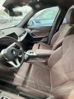 Mineral White Metallic 2024 BMW X1 xDrive28i