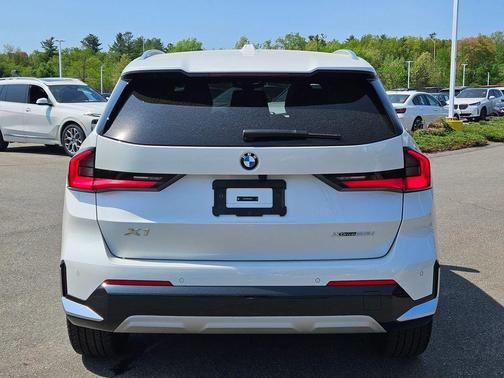 Mineral White Metallic 2024 BMW X1 xDrive28i